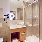 Abelhof Hotel 3*